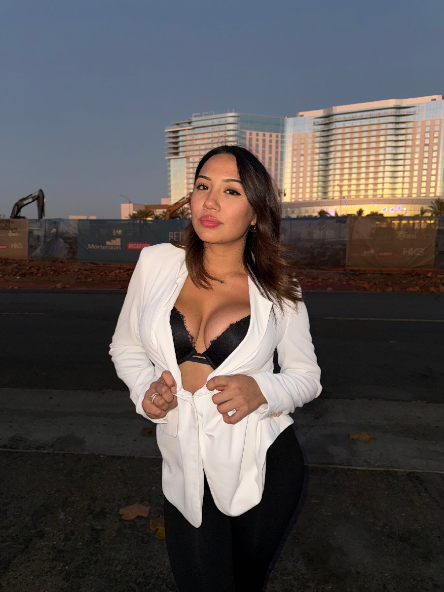 Take a pause and enjoy Ali Cruz — streaming from Islamabad