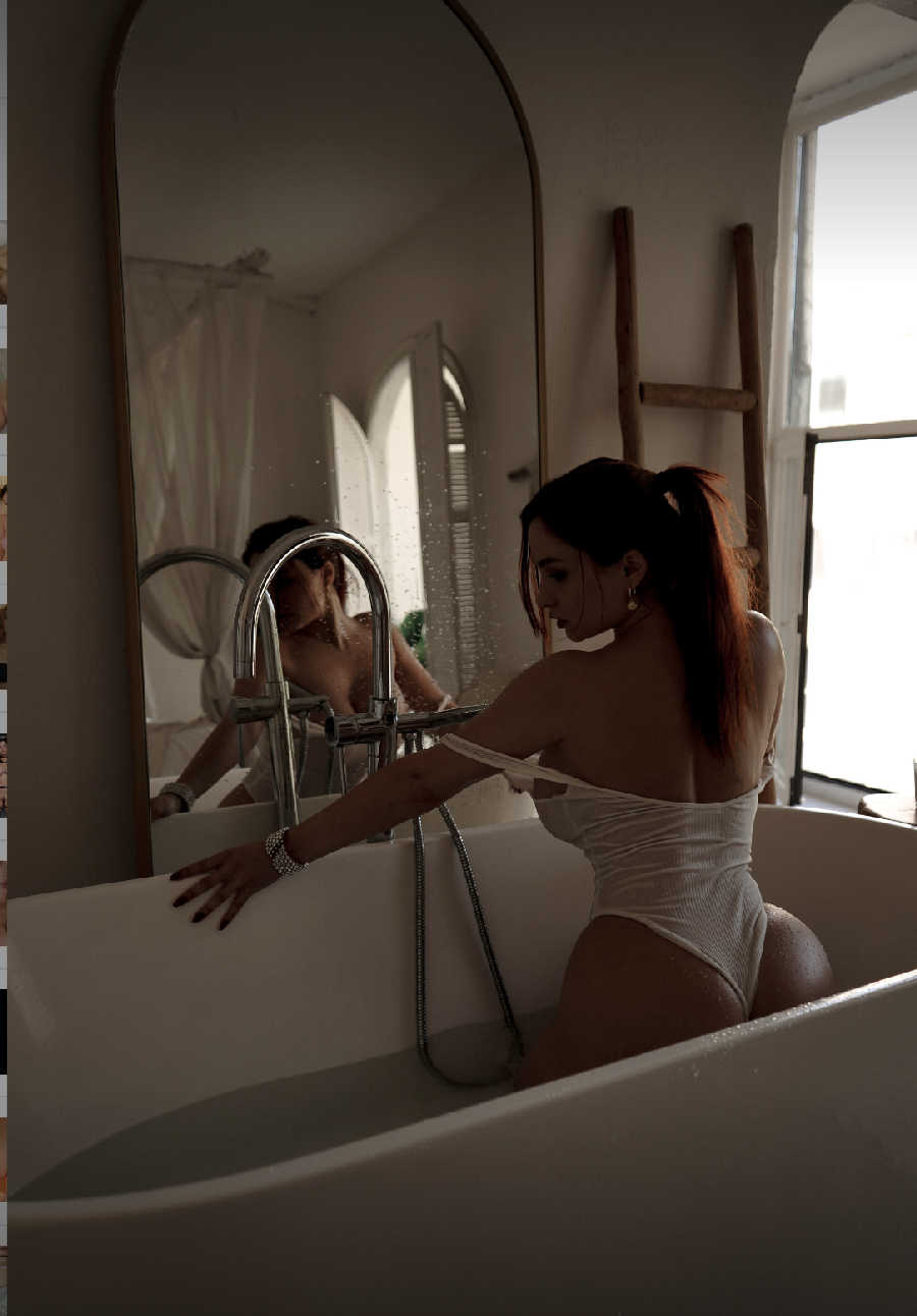 A playful frame from Miranda Faith nude — online in Islamabad