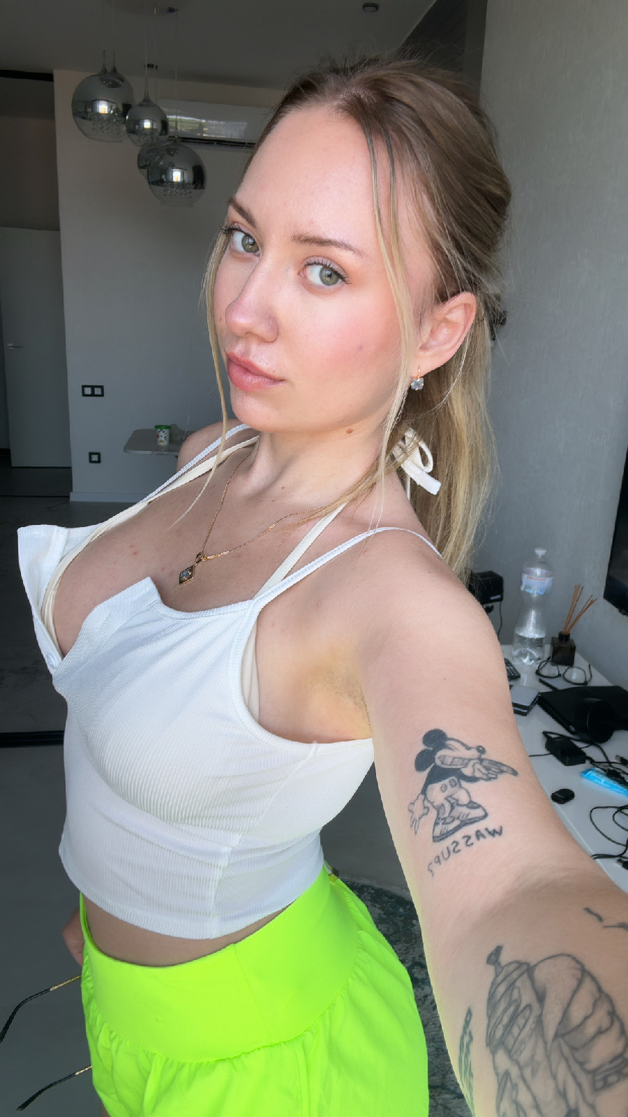 KateV in her underwear in Islamabad