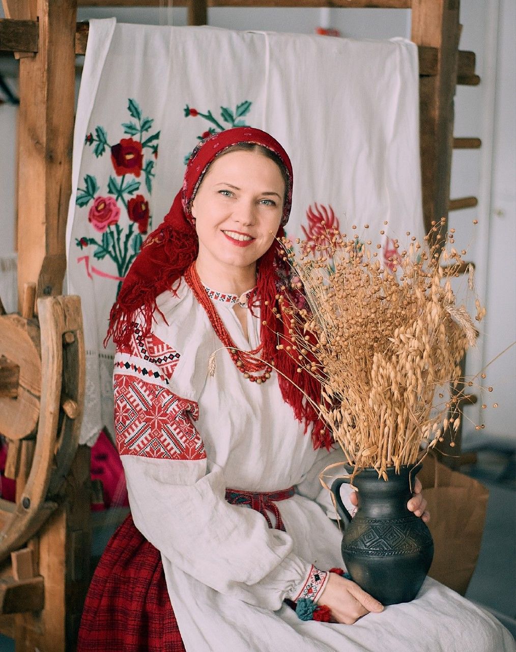 Women in Slavic costumes in Islamabad