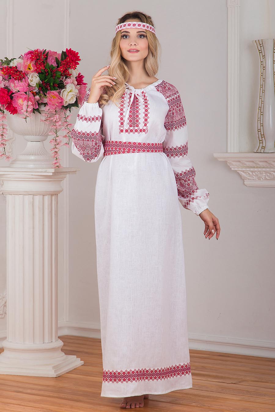 Women in Slavic costumes in Islamabad