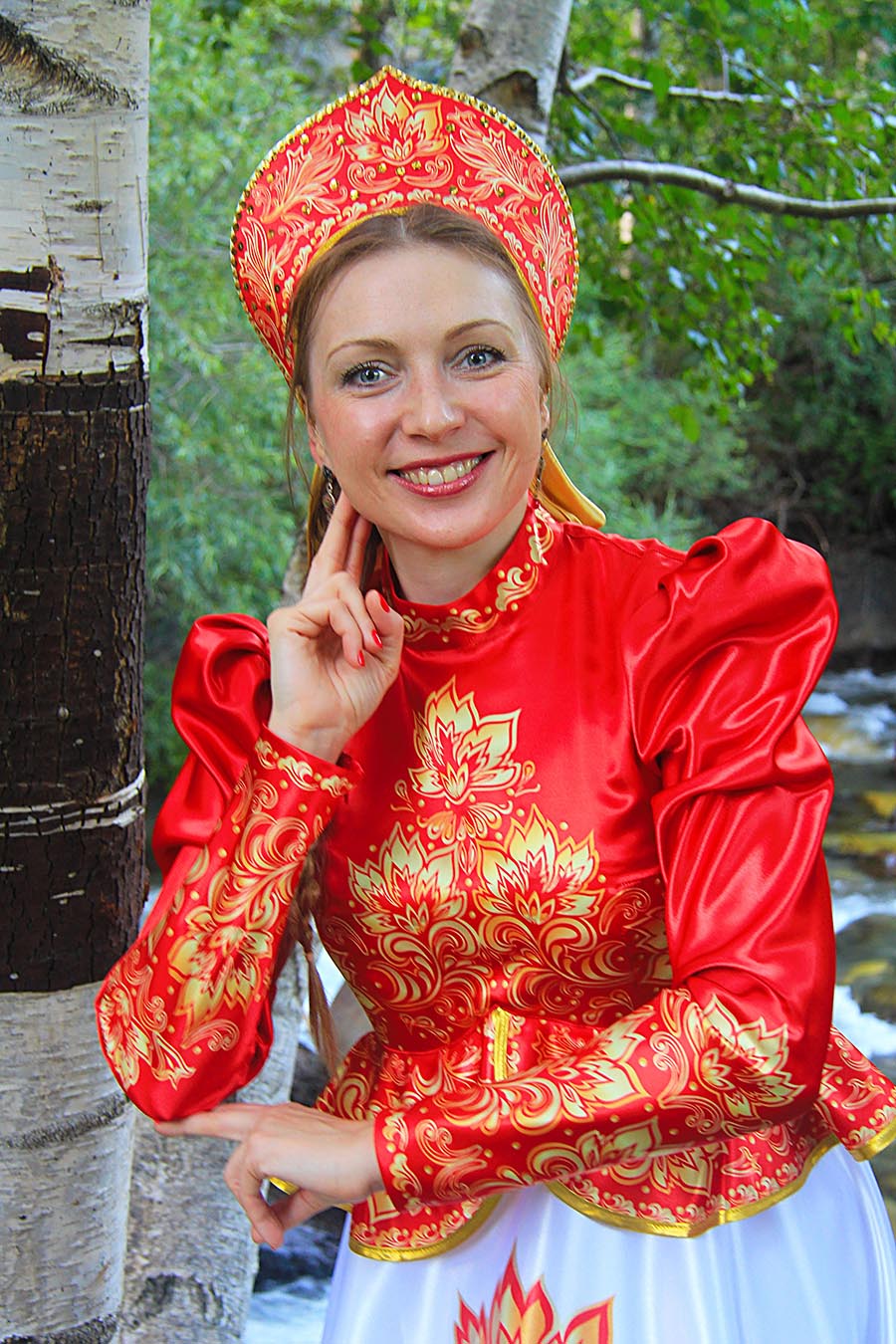 Women in Slavic costumes in Islamabad
