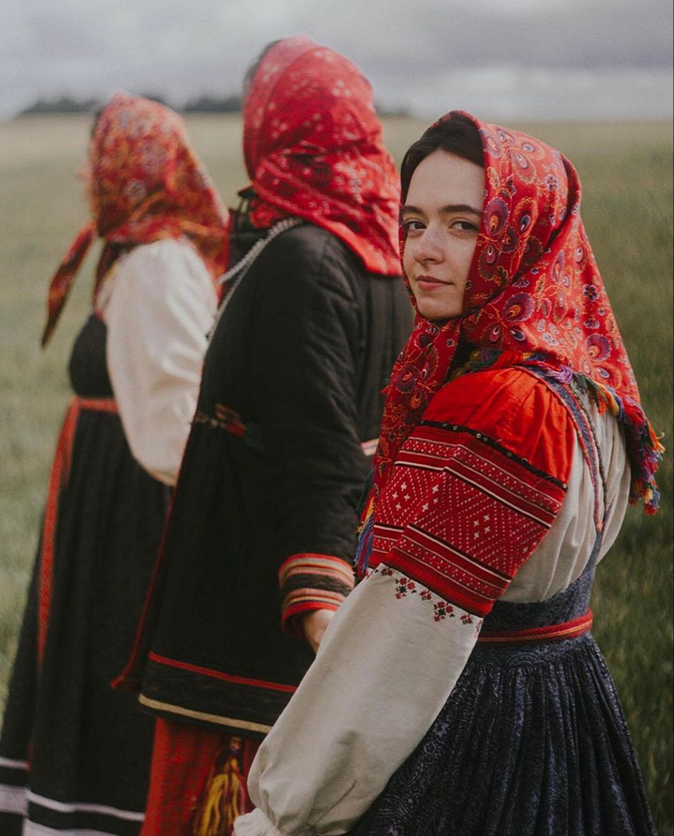 Women in Slavic costumes in Islamabad