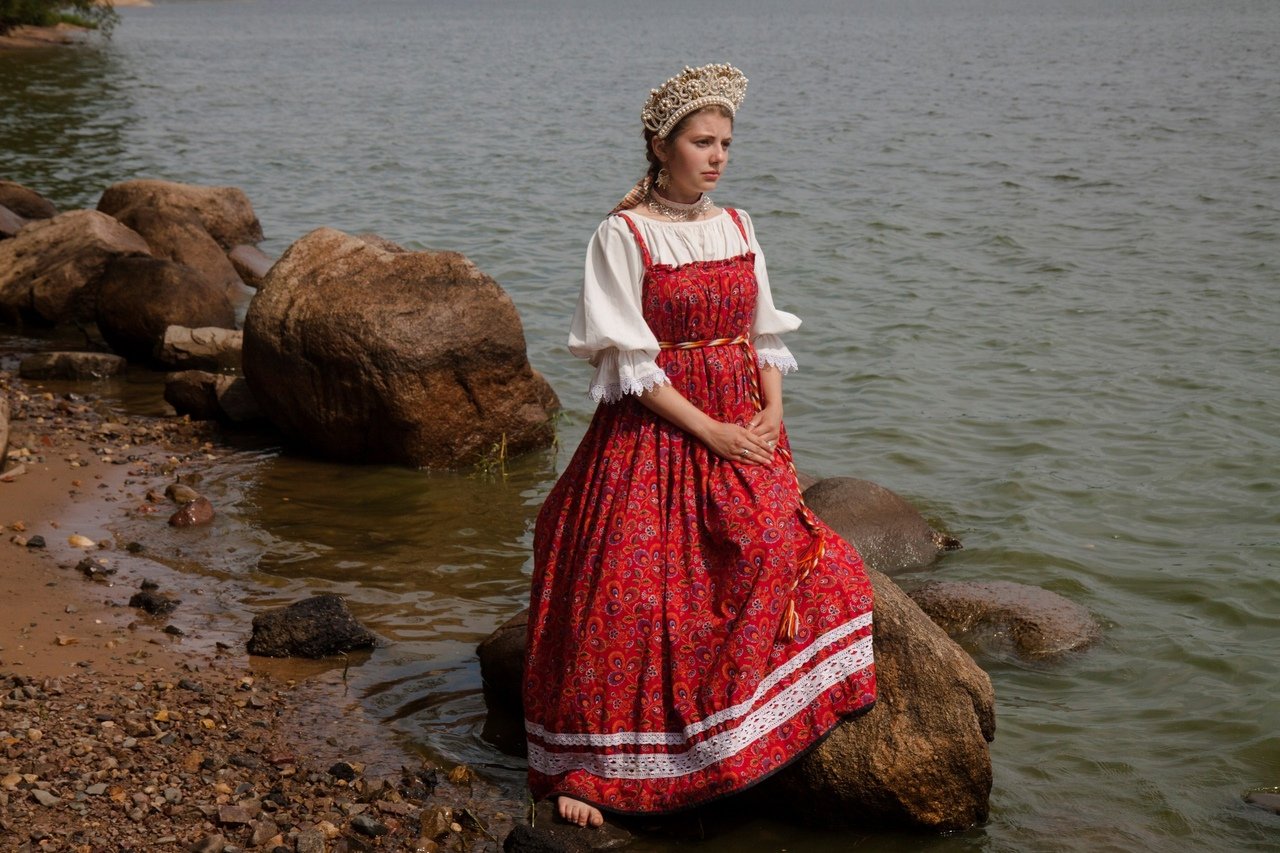 Women in Slavic costumes in Islamabad