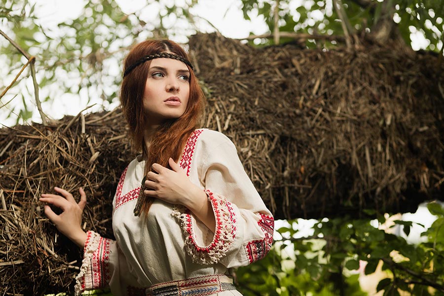 Women in Slavic costumes in Islamabad