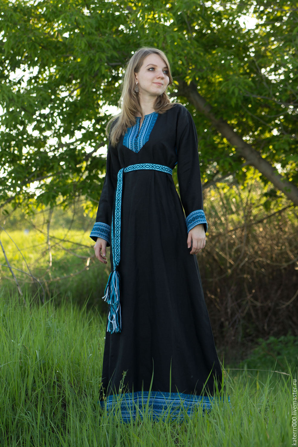 Women in Slavic costumes in Islamabad