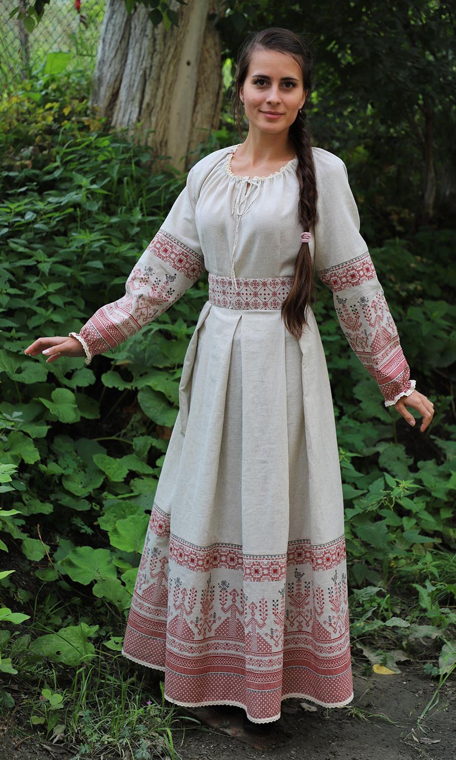 Girls in Slavic costumes in Islamabad